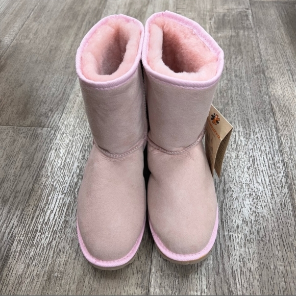 EARLY BLACK FRIDAY SALE!!!NWT Koolaburra by UGG Pink Boots - Picture 2 of 3